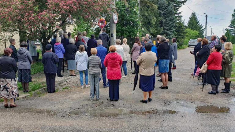 „Chwalcie łąki umajone”